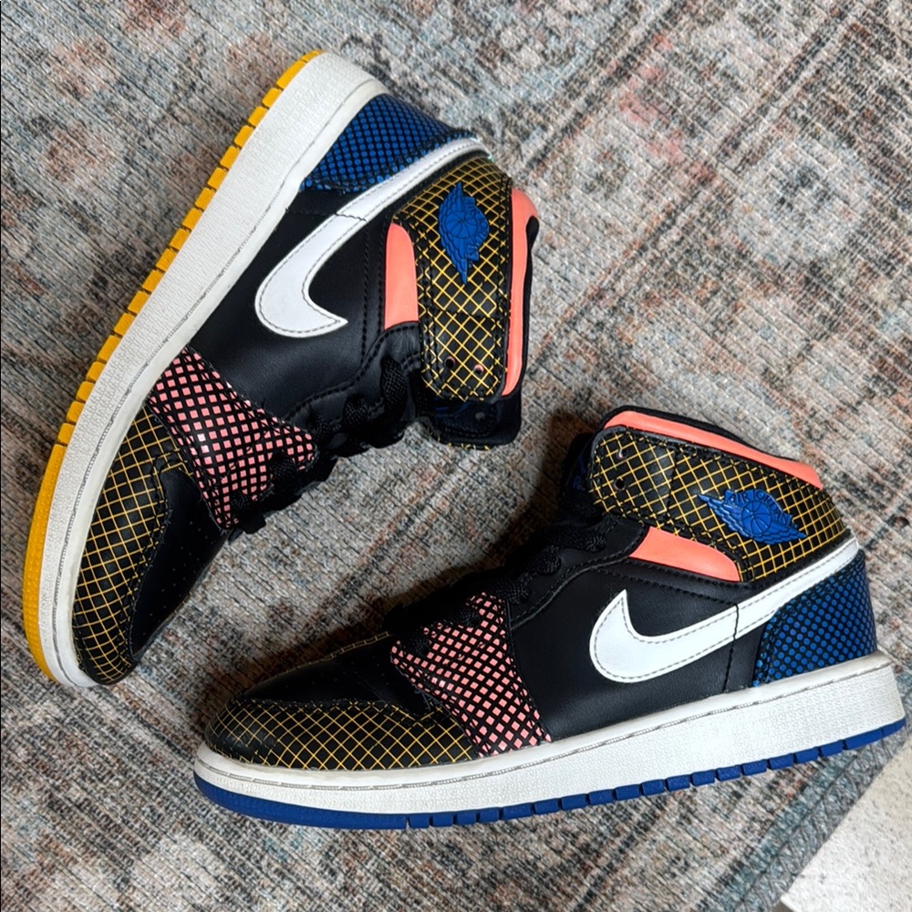 Air Jordan 1 Mid “multi grid” colorful sneakers with Sporty Design - 4Y